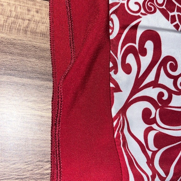 Red and white cap sleeve V-neck - Picture 8 of 8